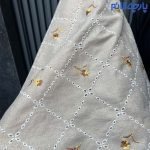 آیا به دنبال پارچه‌ای لینن مناسب برای دوخت پیراهن، مانتو، بلوز، دامن، و شومیز هستید؟ با پارچه‌های لینن از "پارچه قائم"، به تنوعی عالی از جنس‌ها و طرح‌ها دست پیدا کنید.