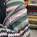 پارچه بهاره و تابستانه میسونی بهاره طرح زیگزاگ رنگ صورتی و سبز و طوسی و سفید .