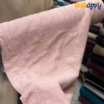پارچه بهاره و تابستانه وال خامه دوزی کره ای رنگ صورتی یخی زمینه لینن اسلب طرح خطی منظم.