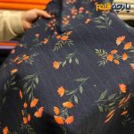 پارچه بهاره و تابستانه وال طرحدار کره زمینه سرمه ای گل نارنجی آتیشی
