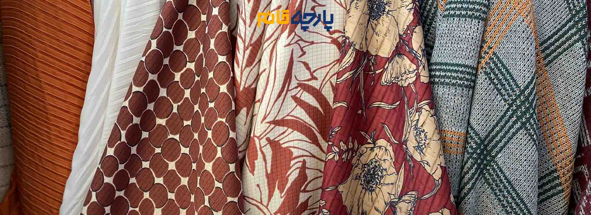 علت اصلی نام گذاری پارچه ژاکارد نام مخترع دستگاه بافت این پارچه است که به نام (Joseph Marie Jacquard) بوده و اسم پارچه نیز ژاکارد قرار داده شده است.