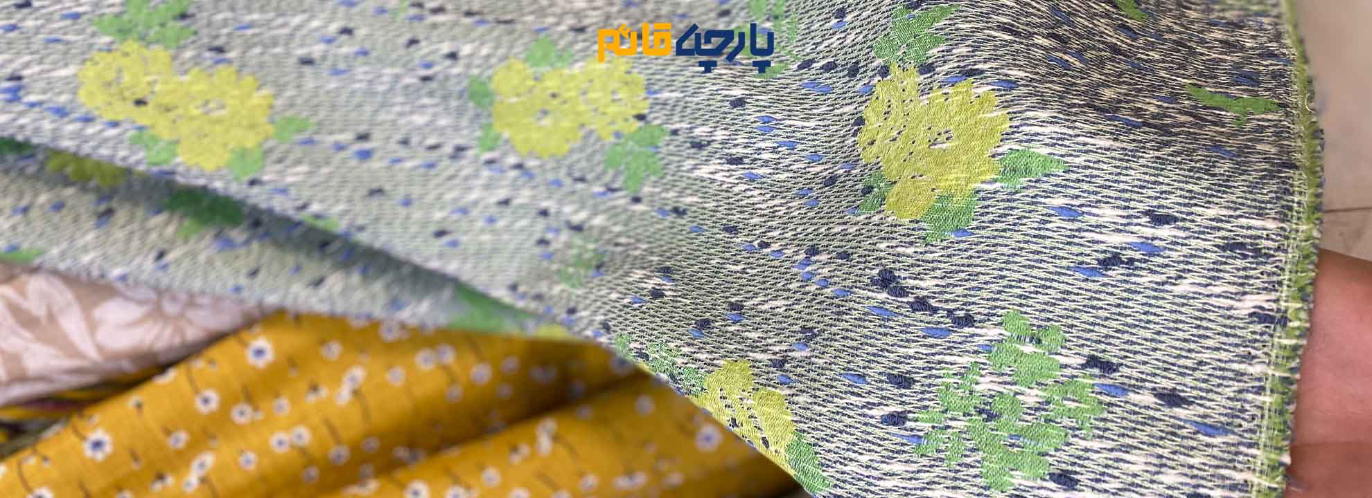 به طور کلی شست و شو و نگهداری پارچه ژاکارد با دیگر پارچه ها متفاوت است و آن ها را حتما باید خارج از منزل و خشک شویی شود زیرا الیاف های خاص ابریشم در آن ها به کار رفته است البته بعضی از نمونه های ژاکارد را نیز میتوان به راحتی در منزل شست و شو کرد که این موضوع را هنگام خرید حتما از فروشنده جویا شوید.