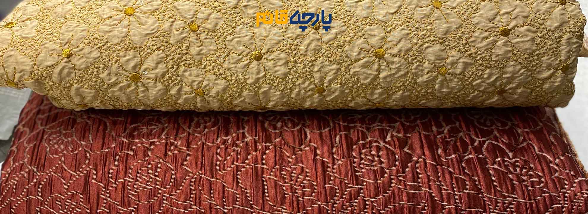 به طور کلی شست و شو و نگهداری پارچه ژاکارد با دیگر پارچه ها متفاوت است و آن ها را حتما باید خارج از منزل و خشک شویی شود زیرا الیاف های خاص ابریشم در آن ها به کار رفته است البته بعضی از نمونه های ژاکارد را نیز میتوان به راحتی در منزل شست و شو کرد که این موضوع را هنگام خرید حتما از فروشنده جویا شوید.