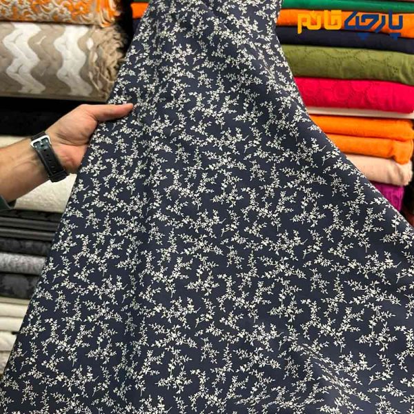 زمینه رنگ سرمه ای تیره طرح خطی رنگ کرم نچرال1