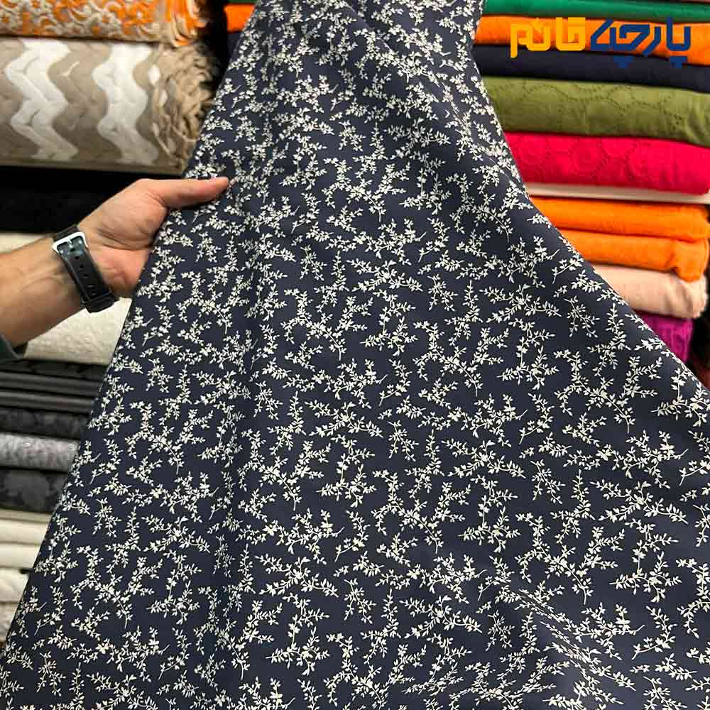 زمینه رنگ سرمه ای تیره طرح خطی رنگ کرم نچرال1