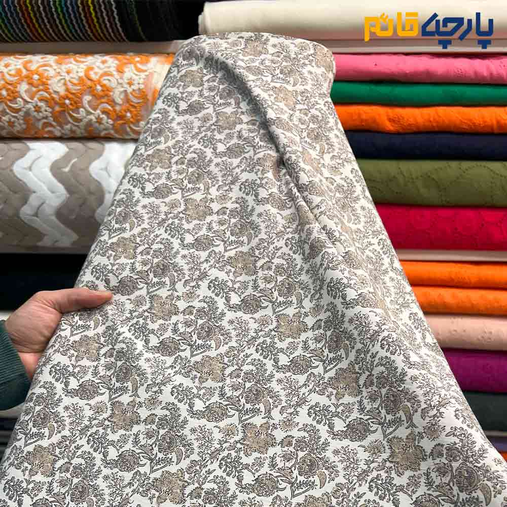 زمینه رنگ کرم طرح داماس خاص 1