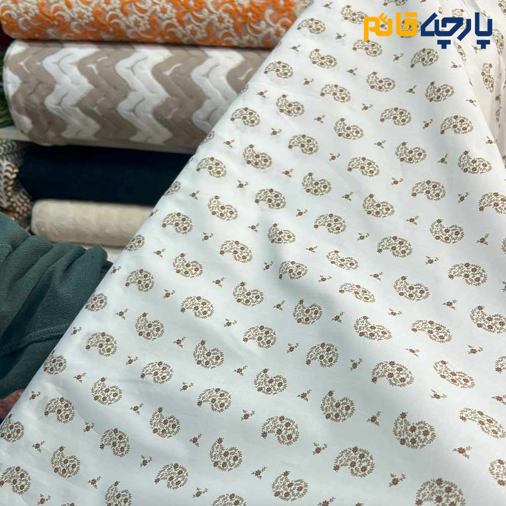 زمینه سفید شیری طرح بوته جقه قهوای 1