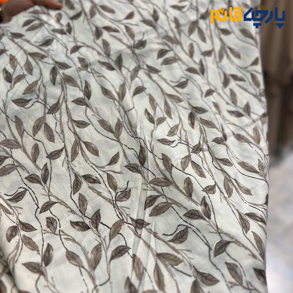پارچه بهاره و تابستانه باتیک نخ هندی طرح برگ خطی رنگ زمینه سفید آفوایت طرح قهوه ای 2