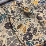 پارچه بهاره و تابستانه باتیک نخ هندی طرح گل متوسط رنگ زمینه کرم گل و برگ رنگ بنفش تیره 2