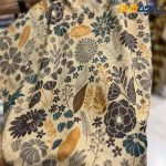 پارچه بهاره و تابستانه باتیک نخ هندی طرح گل متوسط رنگ زمینه کرم گل و برگ رنگ بنفش تیره 2