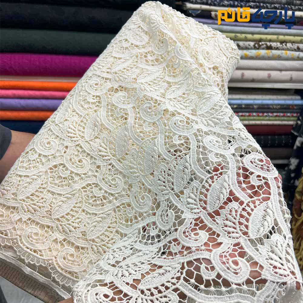 پارچه مجلسی تور کتان طرح برگ خاص حاشیه دار رنگ کرم روشن