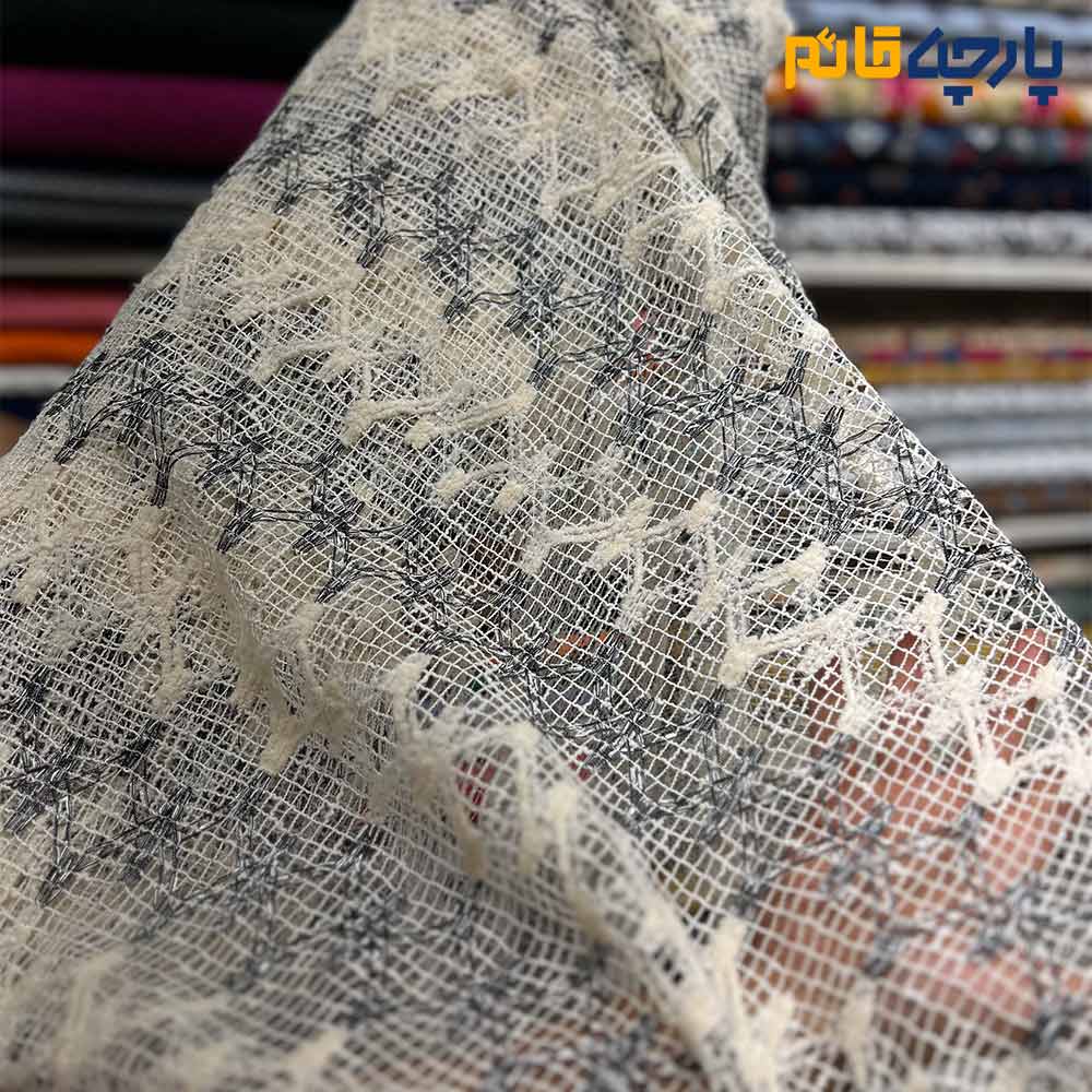 پارچه مجلسی دانتل ایتالیایی طرح خطی برجسته دو رنگی کرم و مشکی