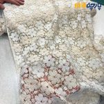 پارچه مجلسی تور کتان طرح گل متوسط ۲ رنگی کرم روشن و تیره