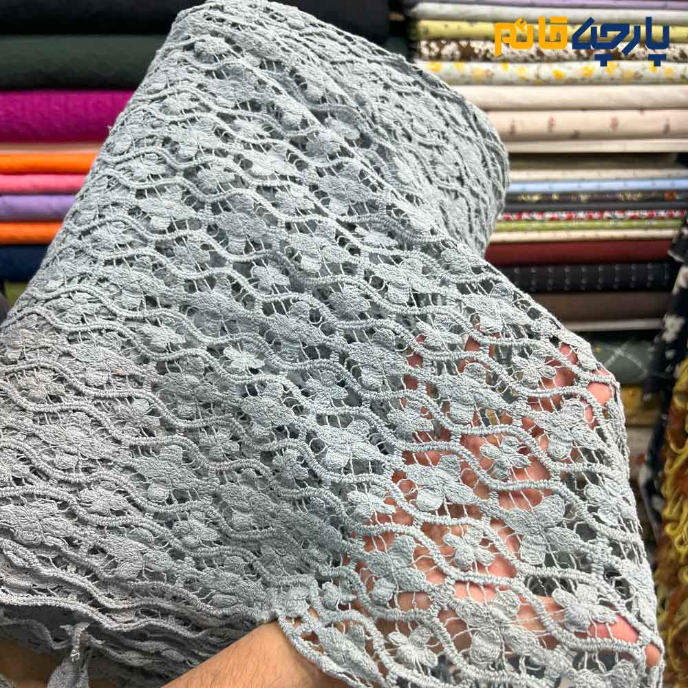 پارچه مجلسی تور کتان طرح هندسی و گل رنگ طوسی نقر آبی
