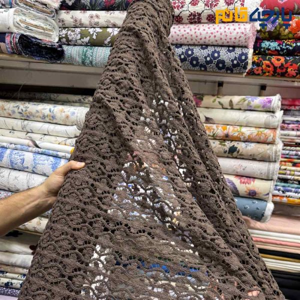 پارچه مجلسی تور کتان کره طرح خطی و هندسی رنگ قهوه ای سوخته
