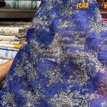 پارچه مجلسی تور کتان ایتالیایی طرح ۳ بعدی خطی رنگ آبی کاربنی