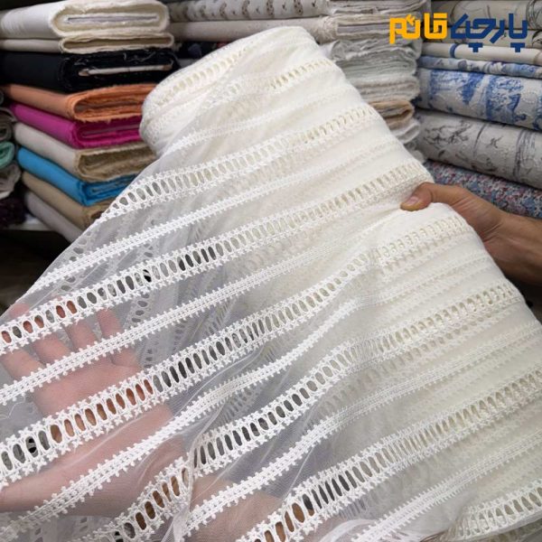 پارچه مجلسی تور کتان ایتالیایی طرح خطی رنگ سفید آفوایت