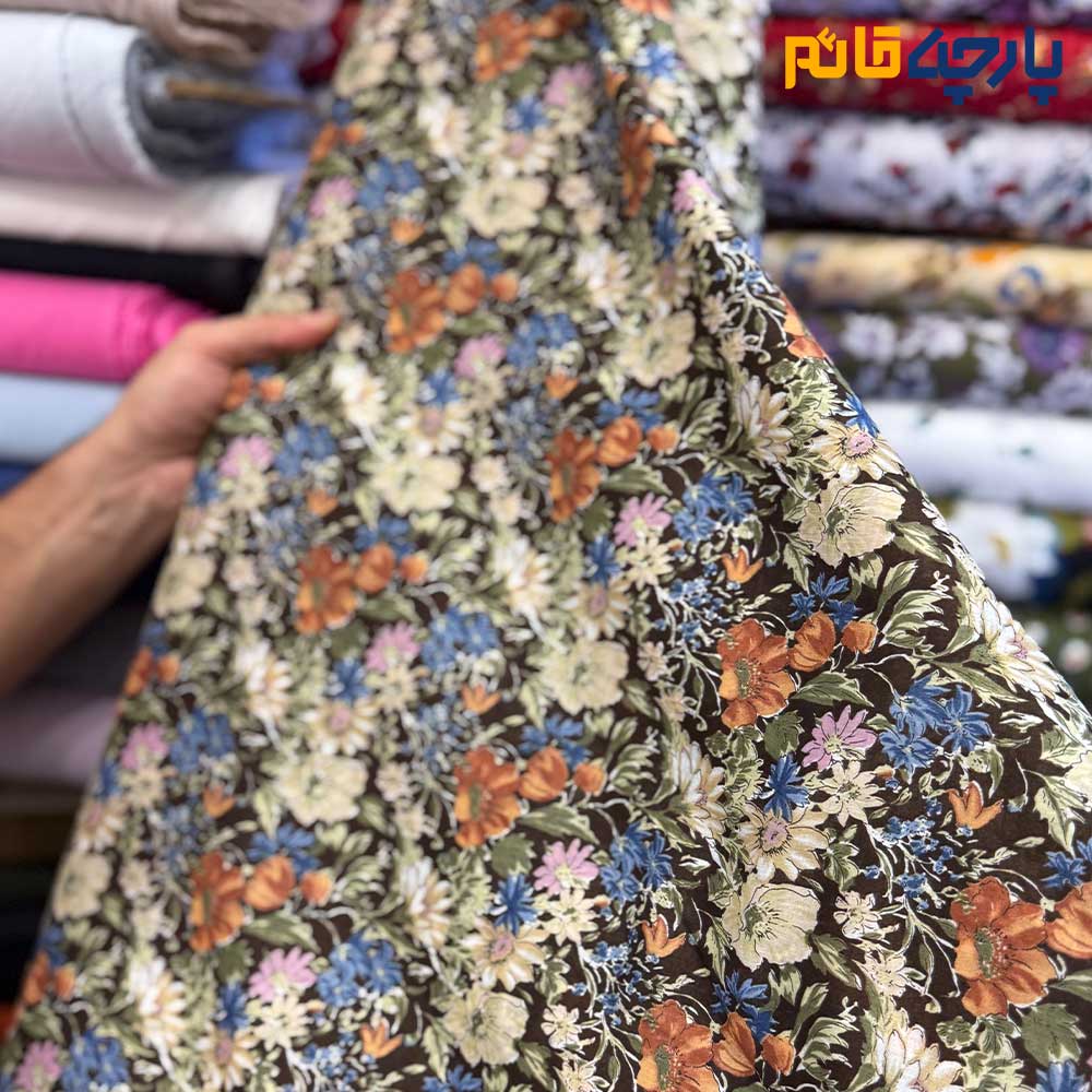 پارچه بهاره و تابستانه وال طرحدار کره ای گل ریز زمینه قهوه ای سوخته