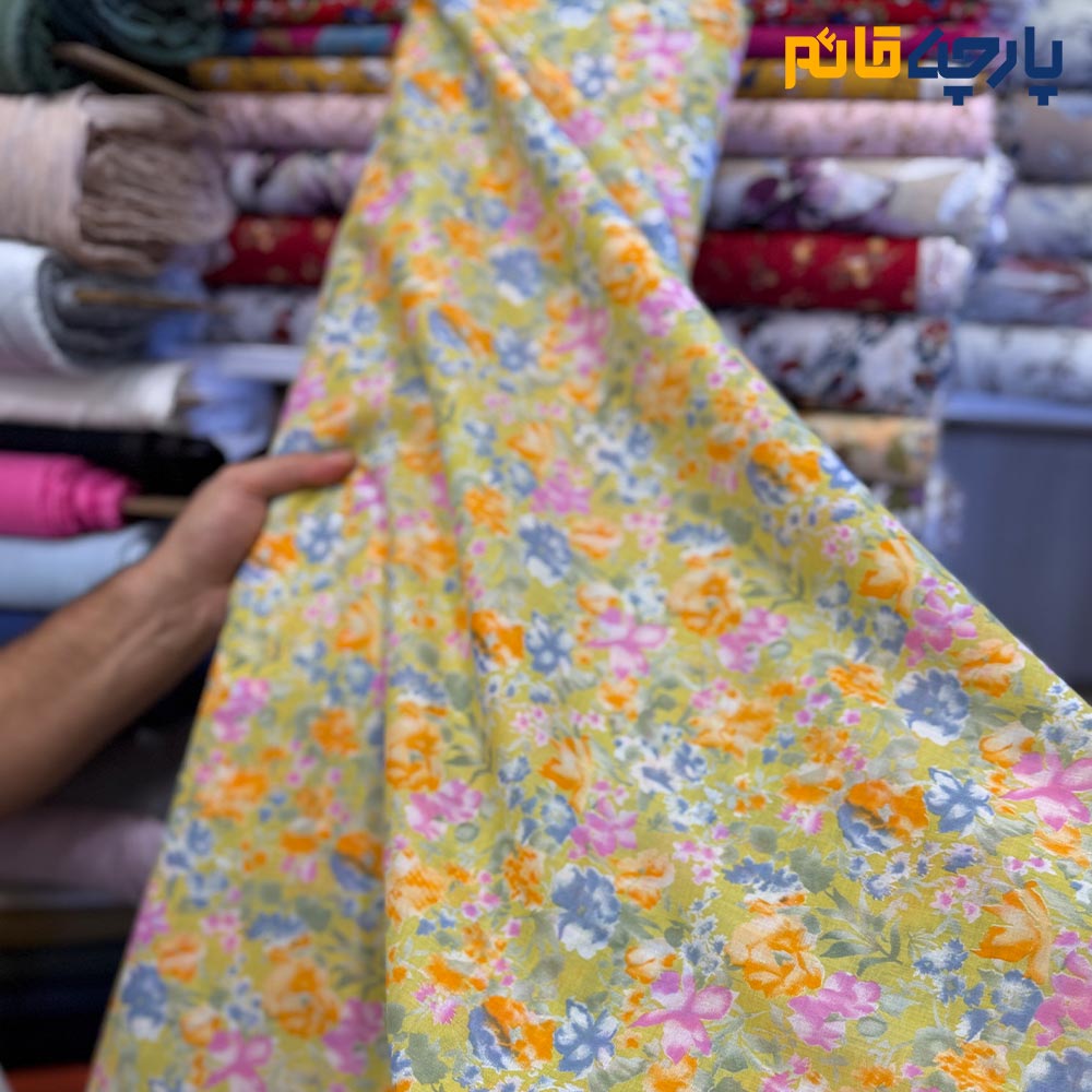پارچه بهاره و تابستانه وال طرحدار کره ای زمینه روشن انبه ای گل ریز