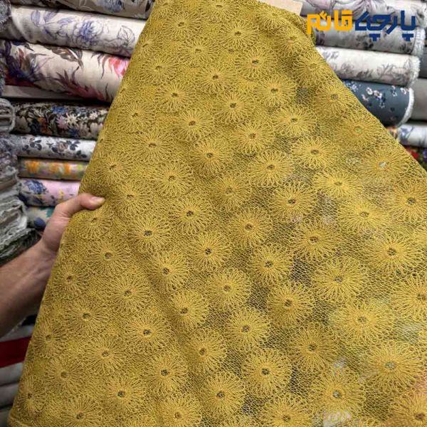 پارچه مجلسی تور کتان ایتالیایی طرح کل ریز و خط رنگ خردلی متوسط