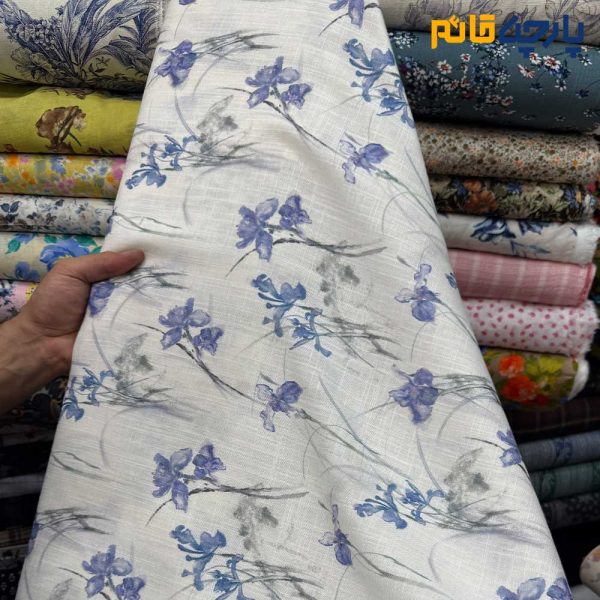 پارچه بهاره تابستانه لینن طرحدار ایتالیایی زمینه سفید گل خطی آبی بنفش