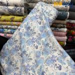 پارچه بهاره تابستانه لینن طرحدار ایتالیایی زمینه روشن گل آبی روشن