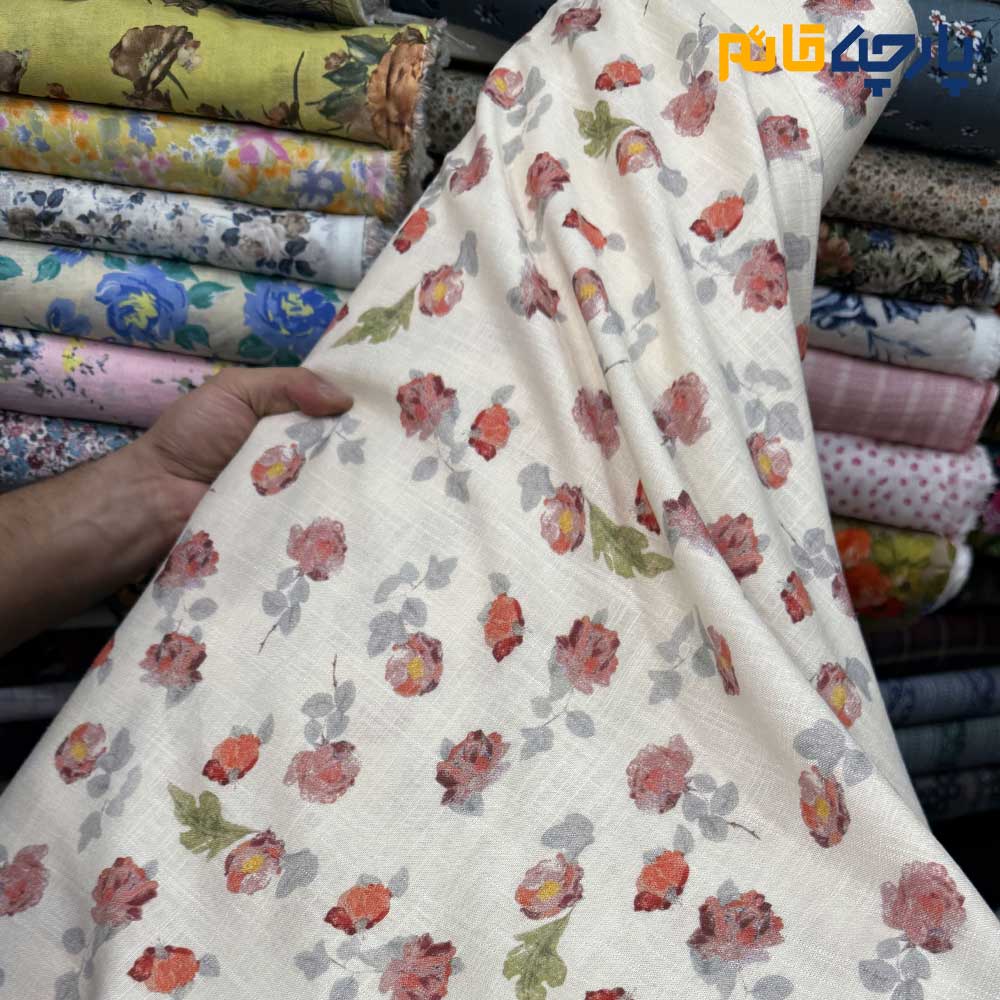 پارچه بهاره تابستانه لینن طرحدار ایتالیایی زمینه شیری کرم روشن گل قرمز خوشرنگ