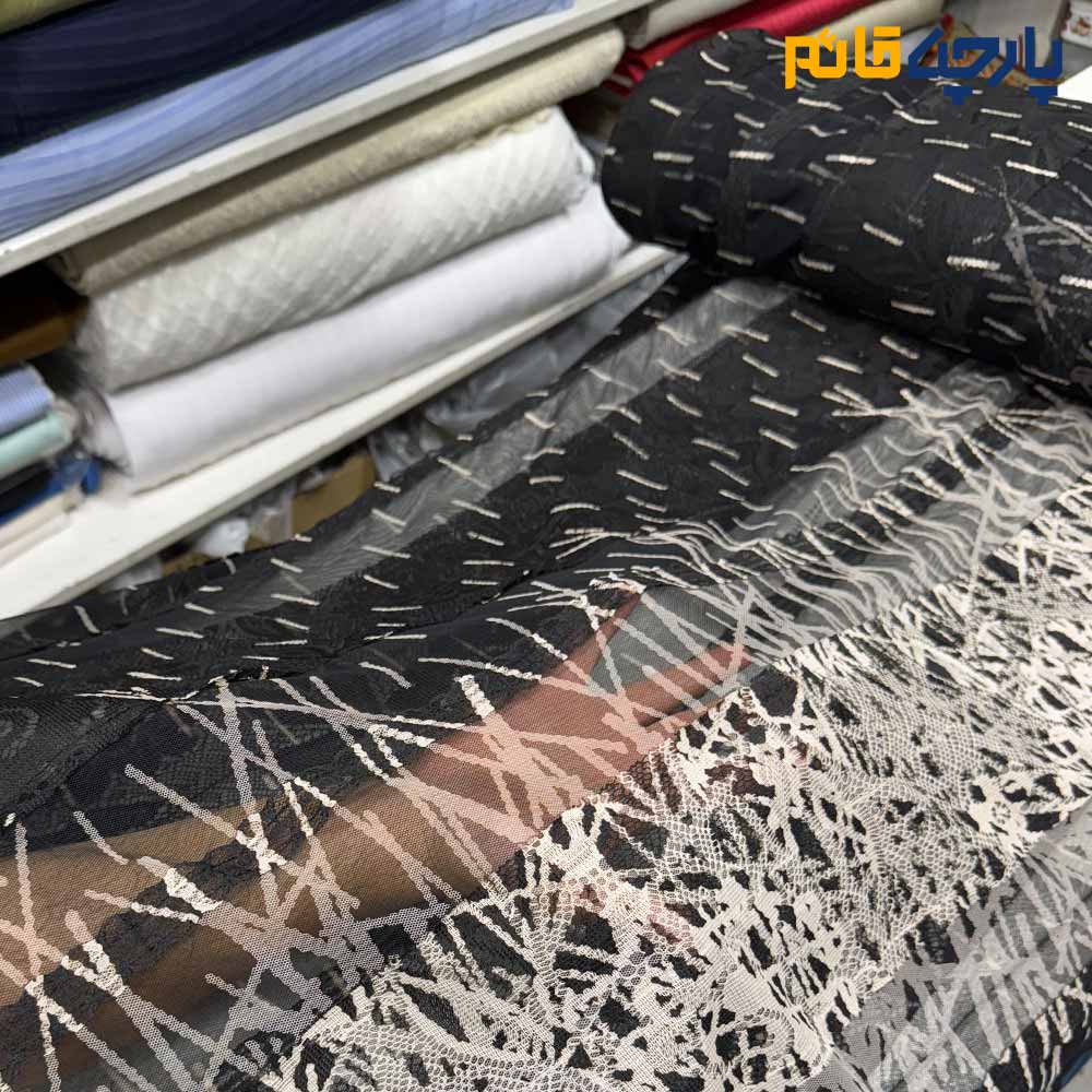 پارچه مجلسی دانتل ایتالیایی طرح ۳ بعدی و حاشیه دار رنگ مشکی و صورتی پنککی