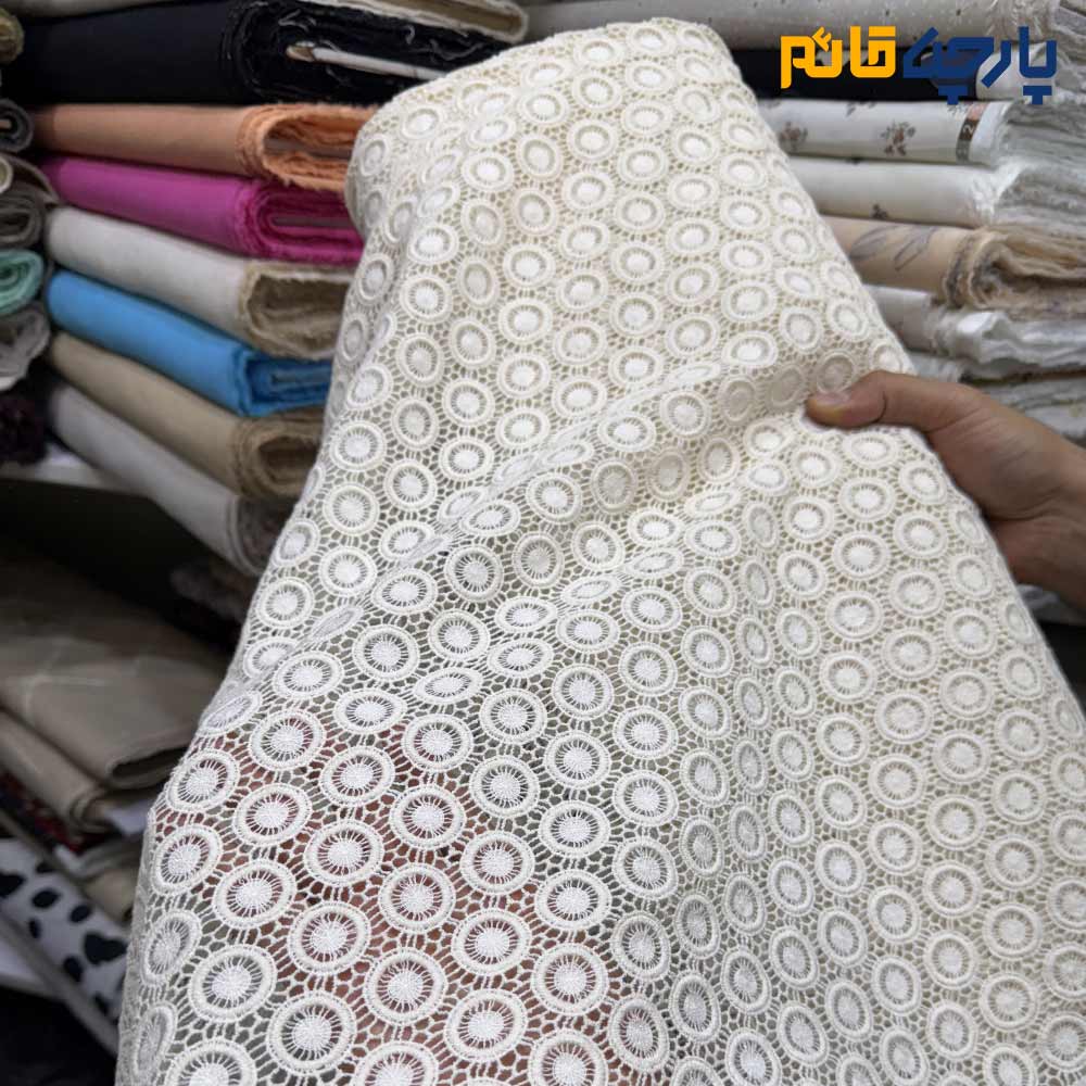 پارچه مجلسی تور کتان کره طرح دایره متوسط رنگ کرم طبیعی(نچرال)