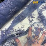 پارچه مجلسی تور کتان ایتالیایی طرح گل رز حاشیه دار رنگ آبی بنفش خاص