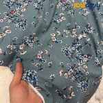 پارچه بهاره تابستانه لینن طرحدار ایتالیایی زمینه طوسی سبز روشن گل ریز