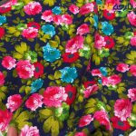 پارچه بهاره و تابستانه لینن طرحدار کره ای زمینه سرمه ای گل رز رنگی شاد