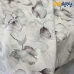 پارچه بهاره تابستانه لینن طرحدار ایتالیایی زمینه سفید آفوایت (سفید شیری) گل رنگ بنفش پوست پیازی
