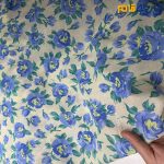 پارچه بهاره و تابستانه لینن طرحدار کره ای زمینه کرم شیری روشن گل آبی آسمانی