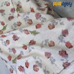 پارچه بهاره تابستانه لینن طرحدار ایتالیایی زمینه شیری کرم روشن گل قرمز خوشرنگ