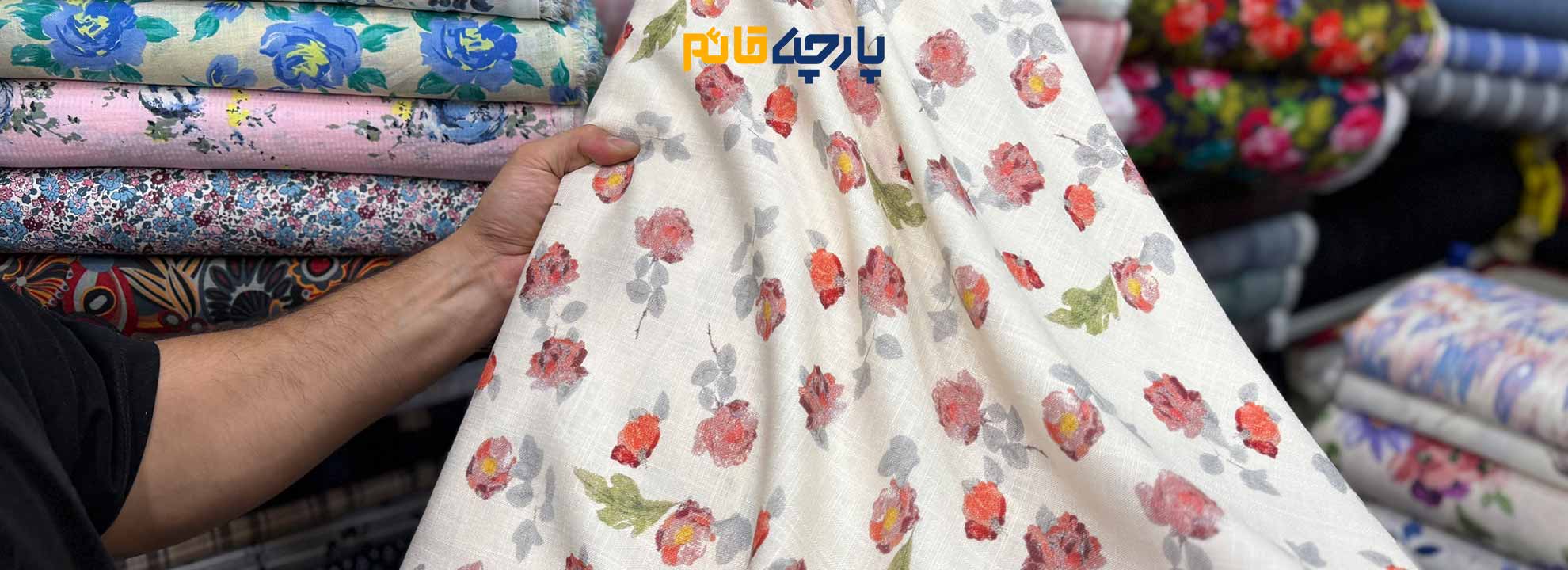 پارچه لینن طرح دار ایتالیایی زمینه سفید با گل صورتی