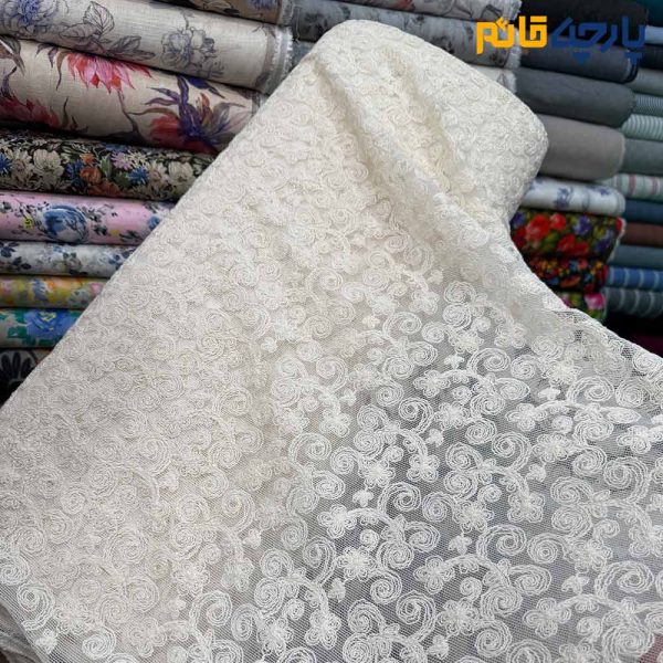 پارچه مجلسی تور کتان کره ای طرح خاص گل ومنحنی رنگ کرم طبیعی (نچرال)