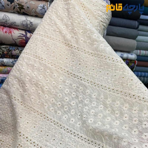 پارچه بهاره و تابستانه وال خامه دوزی کره ای رنگ کرم طبیعی (نچرال) طرح پر گل و خطی