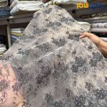 پارچه مجلسی دانتل ایتالیایی ظریف زمینه کرم رنگ بدن گل نقره ای مشکی عرض ۱۴۰