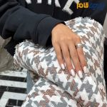 پارچه پاییزه و زمستانه شانل پشمی ایتالیایی طرح پیردوپل درشت رنگ طوسی خردلی آستر دار
