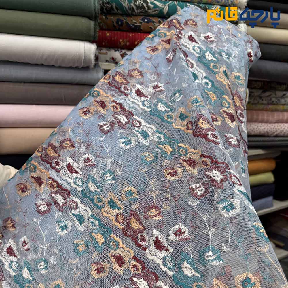 پارچه مجلسی دانتل کره ای رنگ آبی آسمانی پاستلی گل رنگی