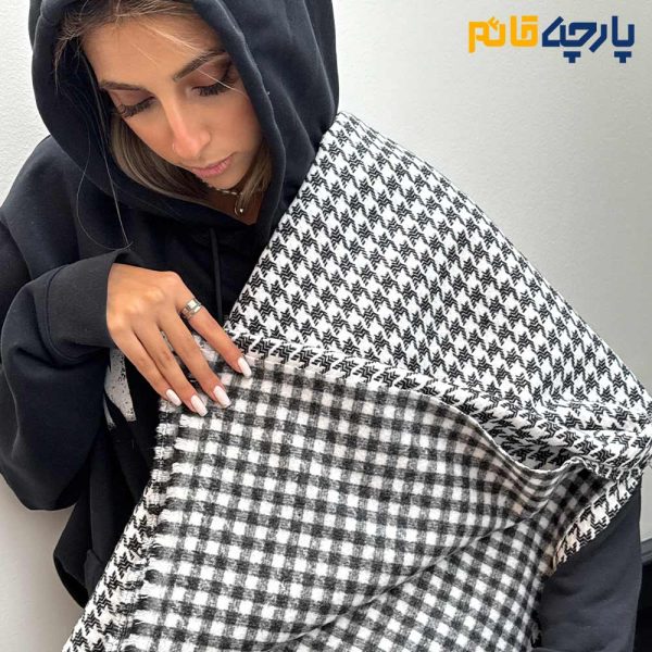 پارچه پاییزه و زمستانه شانل پشمی ایتالیایی طرح پیردوپل (جناقی) متوسط ۲ رو رنگ سفید مشکی