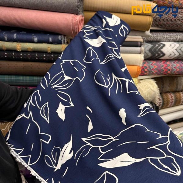 پارچه بهاره و تابستانه وال طرحدار کره زمينه سرمه اي طرح سفيد