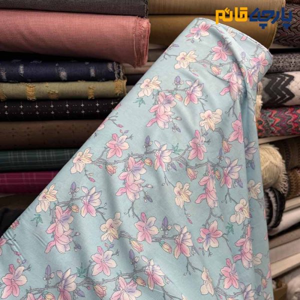 پارچه بهاره و تابستانه وال طرحدار کره زمينه ابي روشن گل صورتي