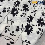 پارچه بهاره تابستانه لینن طرحدار ایتالیایی زمينه سفيد گل مشكي