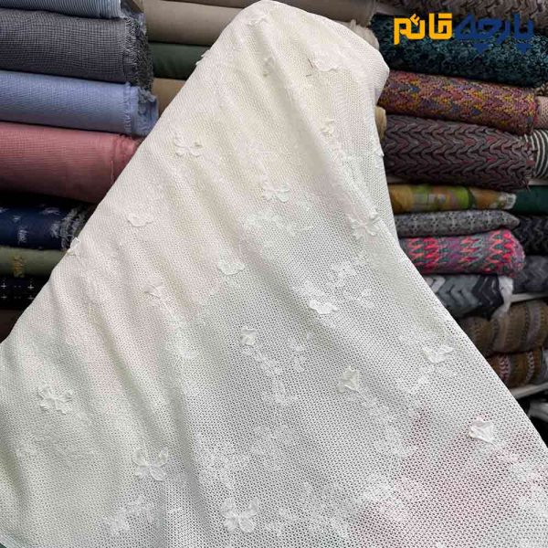 پارچه مجلسی تور کتان کره ای زمینه سفید آفوایت با پروانه برجسته