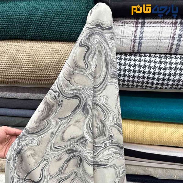 پارچه بهاره و تابستانه کرپ نخ طرحدار طرح کوبیسم رنگ کرم طوسی