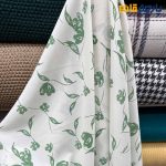 پارچه بهاره و تابستانه کرپ نخ طرحدار زمینه سفید آفوایت گل سبز نعنایی(مینت)