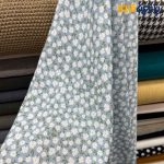 پارچه بهاره و تابستانه کرپ نخ طرحدار زمینه آبی روشن گل سفید و برگ سبز