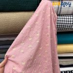 پارچه بهاره و تابستانه وال طرحدار زمینه صورتی گل لیمویی روشن